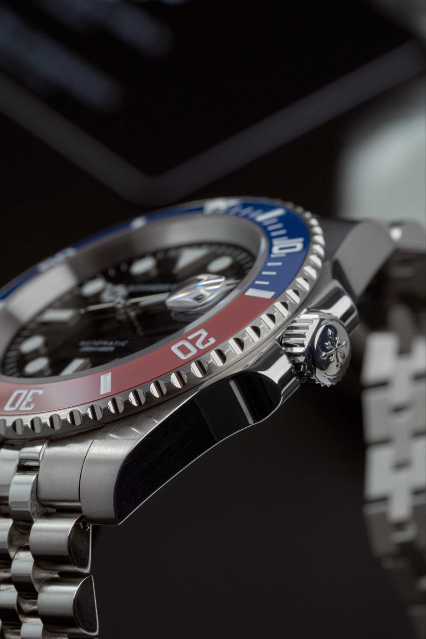 Alexander Ferros Diver - Jubilee Red